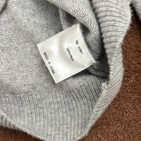Few Moda CAARA Gray Collared Sweater size M 100% wool - Picture 3 of 6